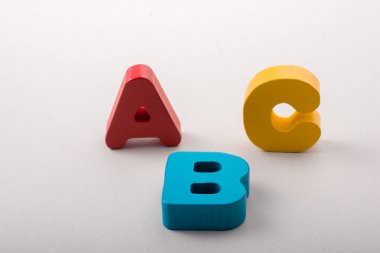 Beyaz renk alfabesi abc harfleri