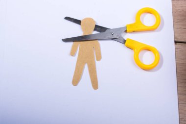 Kağıt adam şekli el görünümü