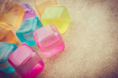 Ahşap renkli buz küpleri sahte