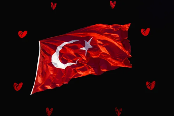 Turkisk medborgare sjunker med stjärnan och moonen på röda hjärtan — Stockfoto