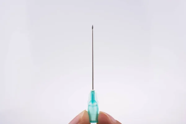 注射器を持つ手 — ストック写真