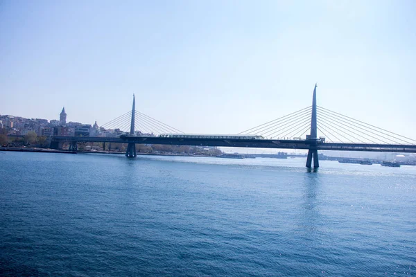 Puente de metro halic en Cuerno de Oro en exhibición — Foto de Stock