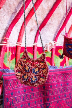 Geleneksel Türk el yapımı çanta olarak Hediyelik eşyalar