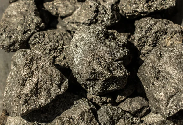 Mineral pirit, ya da demir pirit, ayrıca aptallar altın olarak bilinen — Stok fotoğraf