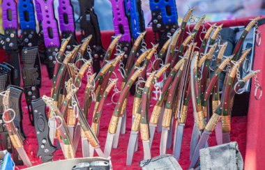 Ekranda çelik bıçak seti 