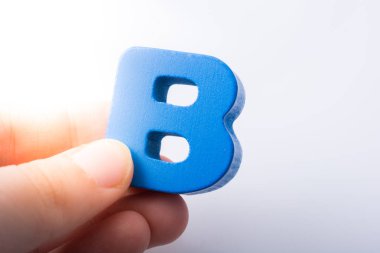 Ahşaptan yapılmış B harfi 