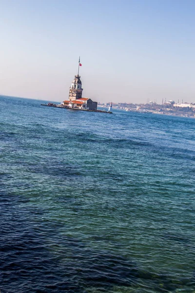 Menara Maidens terletak di Istanbul — Stok Foto