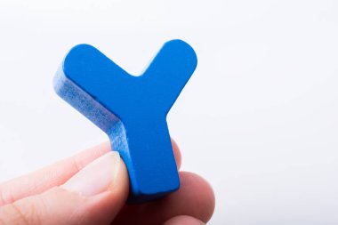 Alfabe'nin Y Harfini Tutan El