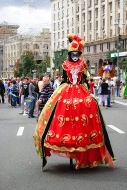 Kiev Khreshchatyk sokakta kostüm geçit töreni