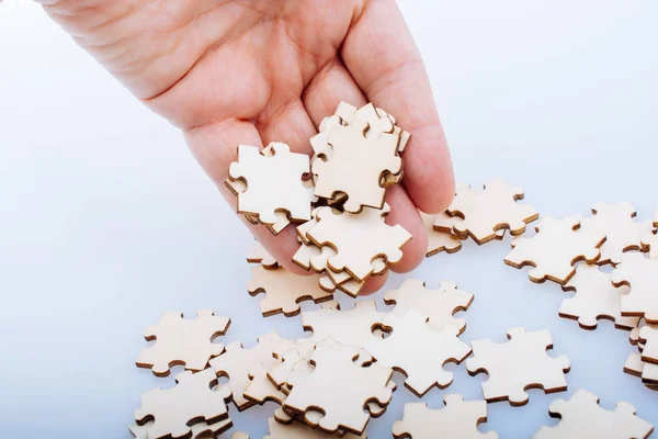 Hand holding piece of jigsaw puzzle as problem solution — Stock Photo, Image