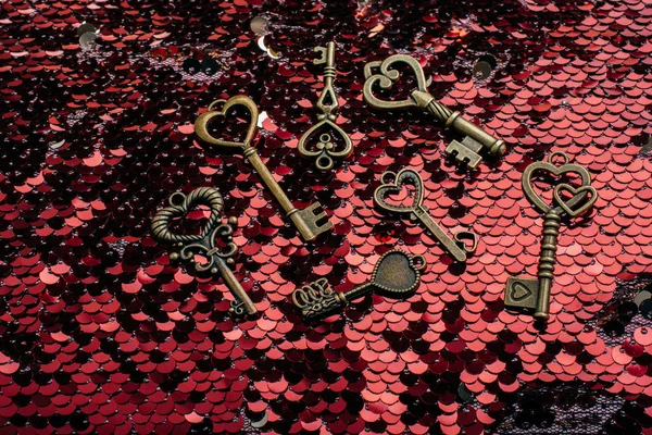 Ρετρό στυλ μεταλλικά κλειδιά ως αγάπη έννοια — Φωτογραφία Αρχείου