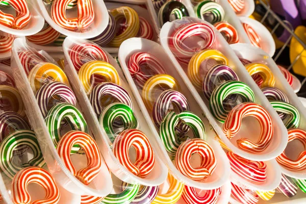 Bonbons délicieux colorés en vue — Photo