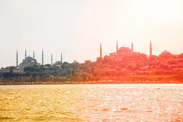 Мечеть османского стиля в Стамбуле — стоковое фото