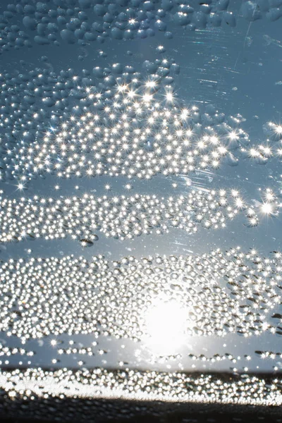 Goccioline d'acqua condensa fondo di rugiada su vetro — Foto Stock