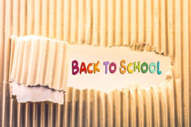 Yırtık kağıt kadar haddelenmiş içinde ifade ortaya çıkarmak