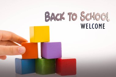 Küpleri ile oynarken el