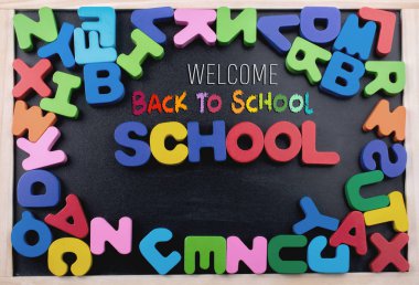 Shool ifadeler ve ahşap renkli harfler 
