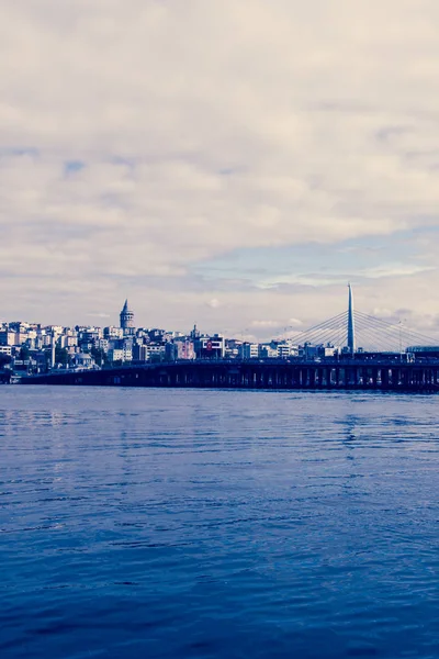 Metro brug Golden Horn, Ataturk-brug en Galata-toren — Stockfoto