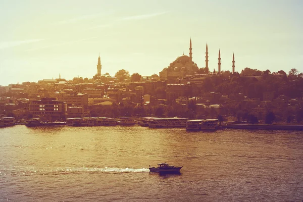 Κωνσταντινούπολη Σίτισκεϊπ με διάσημο κτίριο σιλουέτα — Φωτογραφία Αρχείου