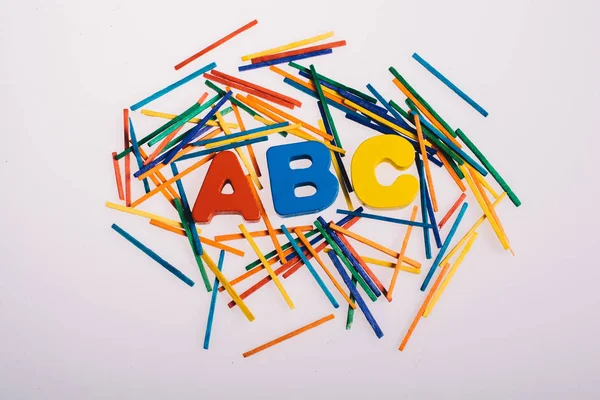 A, B e C letras alfabeto de madeira para o conceito de aprendizagem — Fotografia de Stock