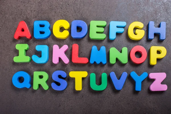 A, B en C houten alfabet letters voor Leerconcept — Stockfoto