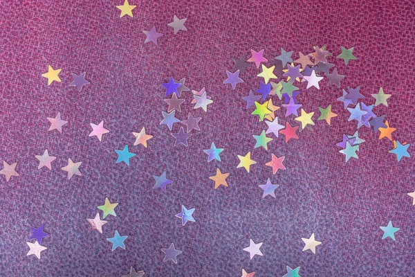 五颜六色的五彩纸屑星星在五颜六色的背景 — 图库照片