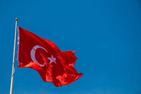 土耳其国旗，白星月在天空中 — 图库照片