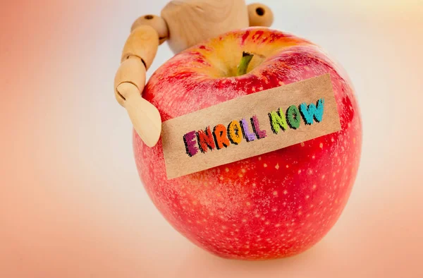 Apple'da boş yırtık kağıda yazılmış ifadeyi şimdi kaydedin