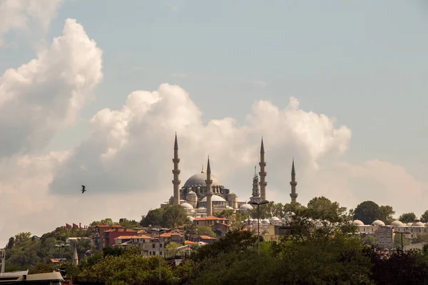 Mesquita de estilo otomano em Istambul — Fotografia de Stock
