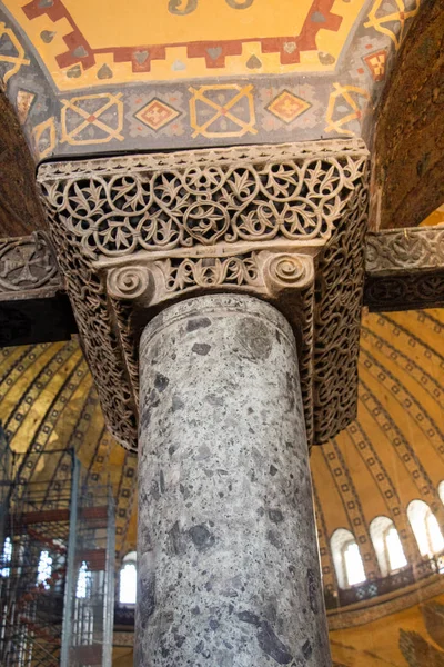 Las columnas dentro de Hagia Sophia en exhibición —  Fotos de Stock