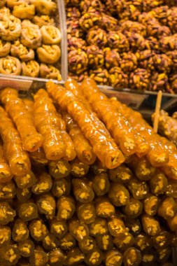 Atıştırmalık olarak Türk usulü kurutulmuş meyve posası 