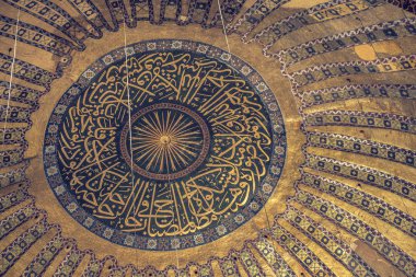 Ayasofya 'nın kubbesi ekranda