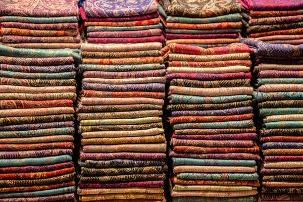 Примеры ткани разного цвета и типа — стоковое фото