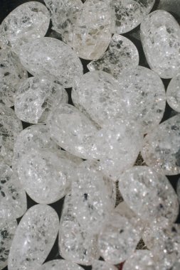 kristalize kuvars (rock-kristal) değerli taş mineral kaya kadar 