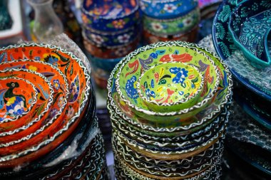 Hediyelik eşyalar ve hediye kaseleri Osmanlı tarzı ve sanat kalıplarında.