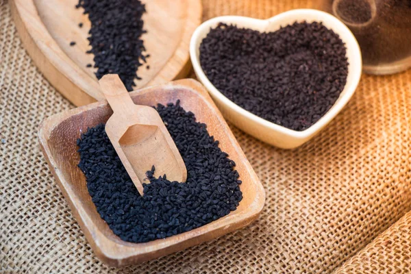 Fotoğraf: Nigella sativa Black Cumin kalonji tohumları (kalonji)