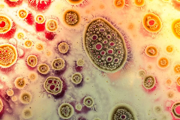 Renkli arka plan üzerinde hava kabarcıklar makro çekim