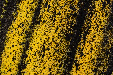 Arkaplan dokusu olarak duvarda soyut desen renkleri boya