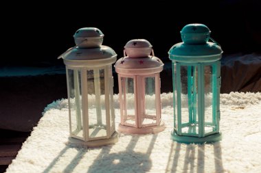 Metalden yapılmış fener eski tarz