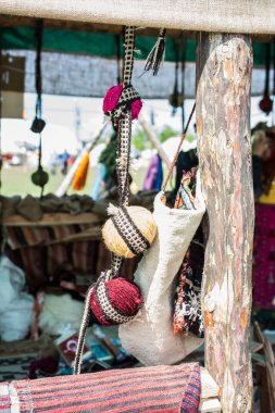  Renkli yün iplik ruloları