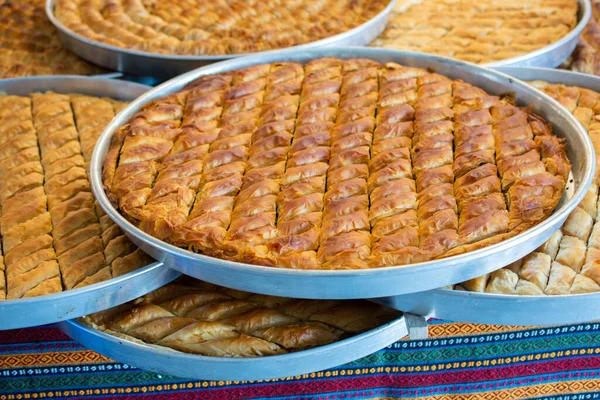 Sobremesa Turca Tradicional Baklava Bandeja Istambul Turquia — Fotografia de Stock