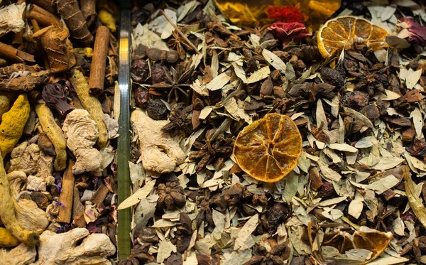 Rynek Różnymi Rodzajami Herbaty Ziół Roślin Suszonych Kwiatów — Zdjęcie stockowe