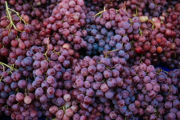 Verse Rijpe Rode Druiven Markt Rode Druiven Achtergrond — Stockfoto