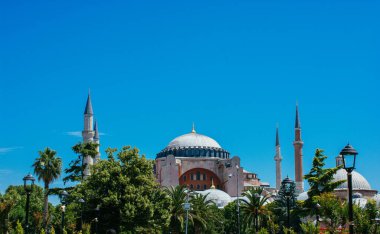 Ayasofya, Bizans mimarisinin dünyaca ünlü anıtı.