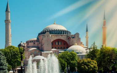 Ayasofya, Bizans mimarisinin dünyaca ünlü anıtı.