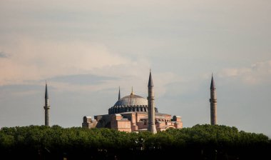 Ayasofya, Bizans mimarisinin dünyaca ünlü anıtı.