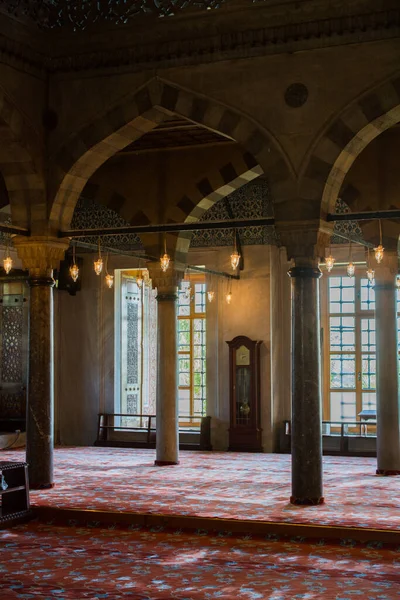 Εσωτερικό Οθωμανικού Τύπου Τζαμί Τεράστιους Κίονες Και Καμάρες — Φωτογραφία Αρχείου