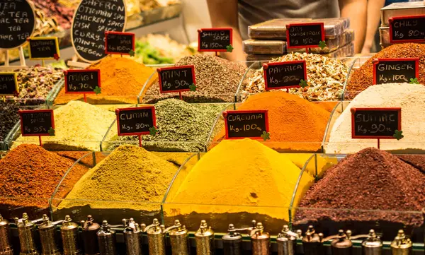 Oosterse Kleurrijke Specerijen Een Traditionele Turkse Spice Bazaar — Stockfoto