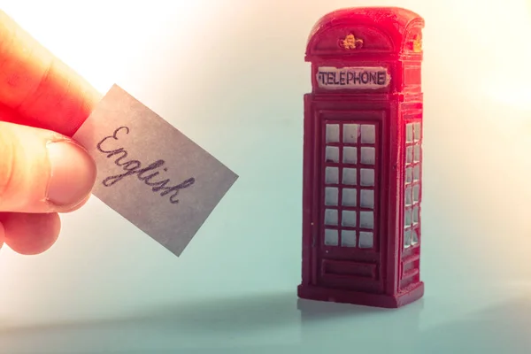 Блокнот Английской Надписью Возле Британской Телефонной Будки — стоковое фото