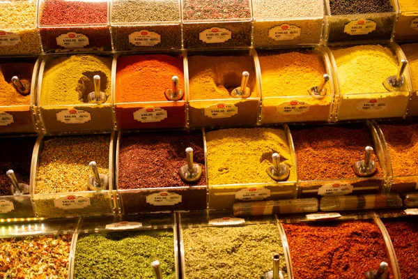 Oosterse Kleurrijke Specerijen Een Traditionele Turkse Spice Bazaar — Stockfoto